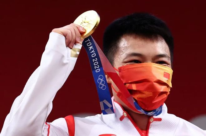 奥运能举重冠军钱拿中国吗_中国举重奥运冠军能拿多少钱_奥运会举重中国获奖选手